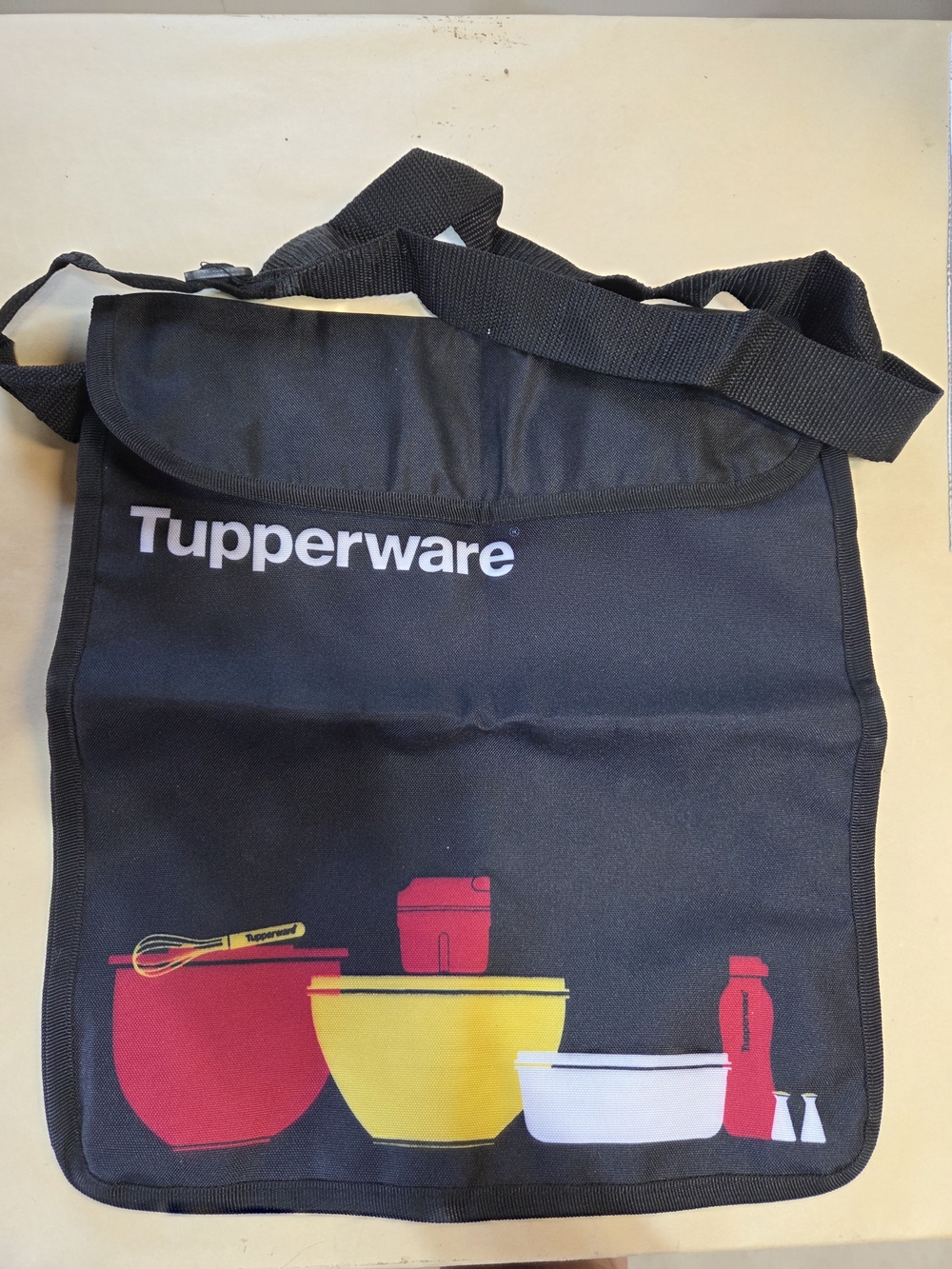 🍍Tupperware Messenger Style Bag
